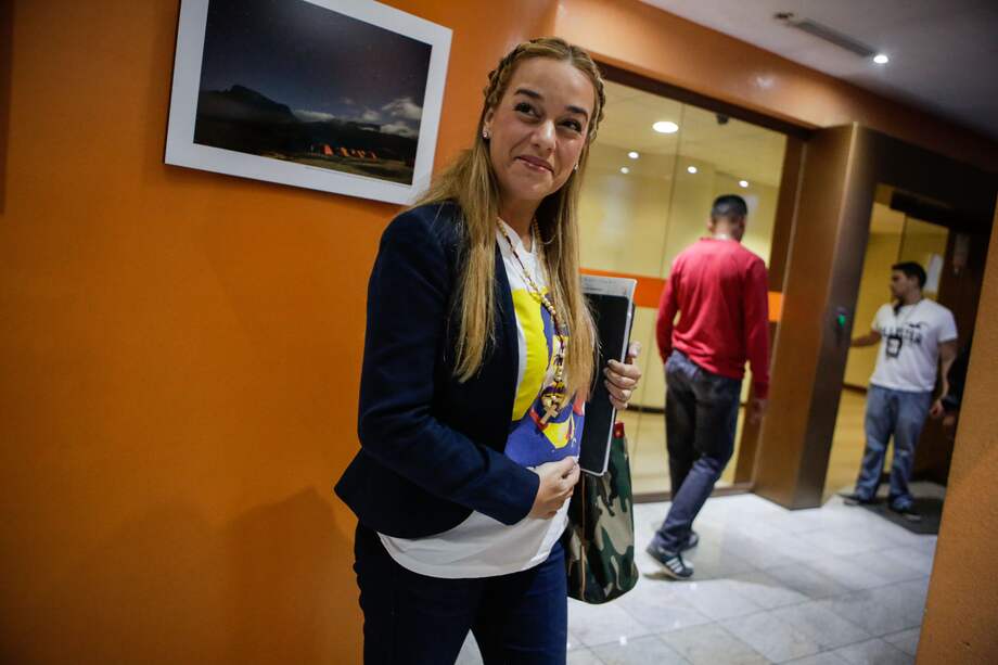 Desde el hallazgo, Tintori asegura que el dinero era para cubrir gastos médicos de su abuela, quien tiene 100 años y está hospitalizada.
/ EFE.