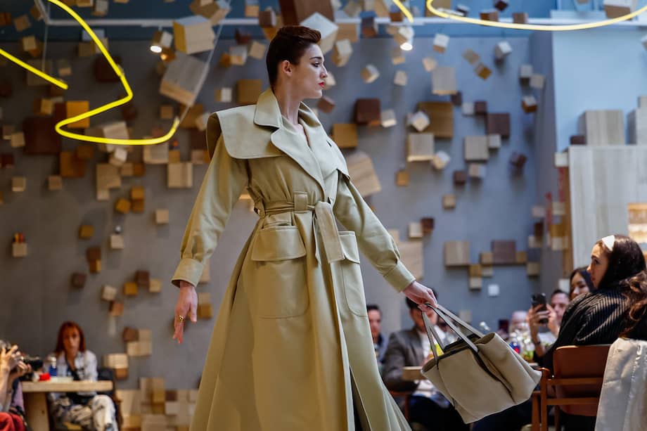 Foto de archivo tomada el 14/02/2025 del desfile de la casa Maison Mesa con su último trabajo '¿Sueñan los androides con ovejas eléctricas?', dentro de Madrid es Moda. /EFE/ Daniel González