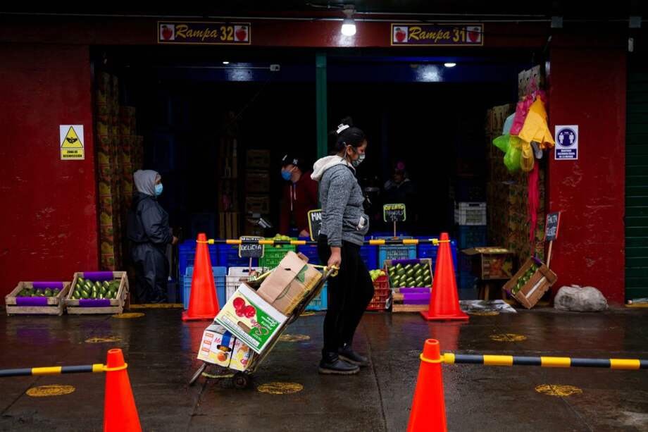 El comercio mundial sufrió una histórica caída en el pico de los confinamientos para contener la propagación del virus, cayendo más del 12 % solo en abril.