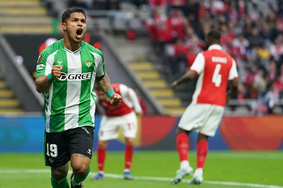 El atacante colombiano fue clave en territorio portugués al marcar el tanto de la igualdad para Betis, que rescató un empate en la ida de los cuartos de final de la Europa League.