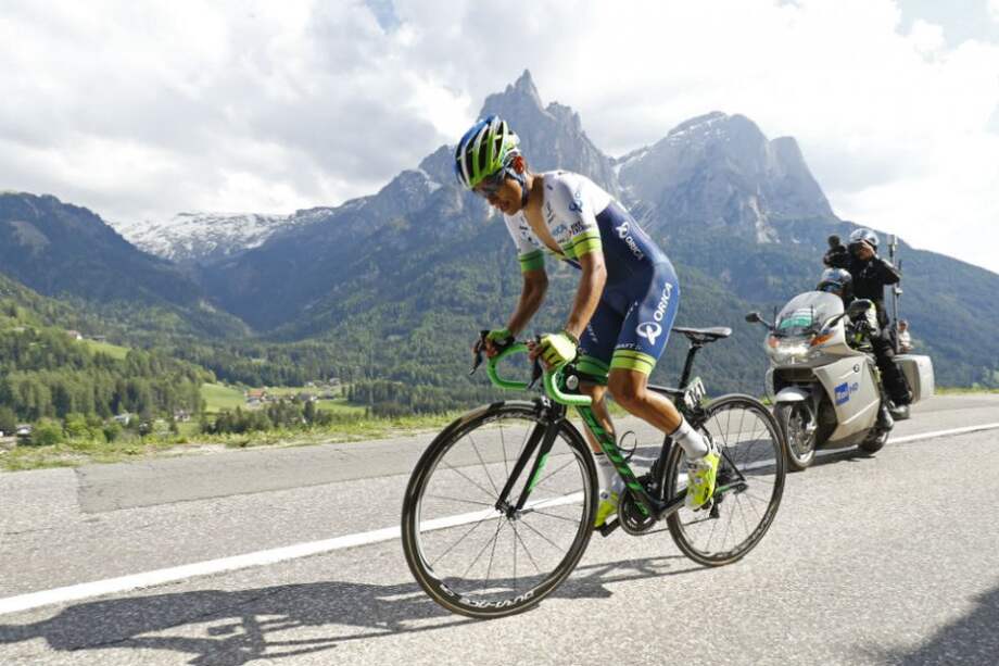 Esteban Chaves, pedalista del Orica Green Edge, líder en la clasificación general. Foto: EFE