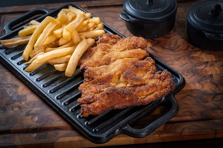 Chuleta valluna, plato tradicional de la gastronomía colombiana.