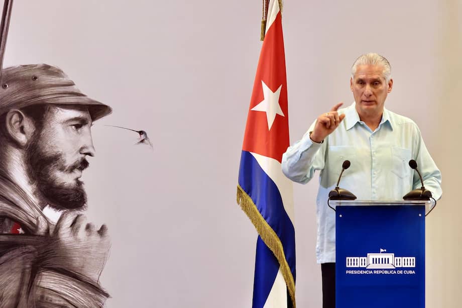 Foto de archivo proporcionada por la Oficina del Presidente de Cuba que muestra al presidente cubano, Miguel Díaz-Canel, hablando durante una conferencia de prensa en La Habana, Cuba, el 13 de marzo de 2026.