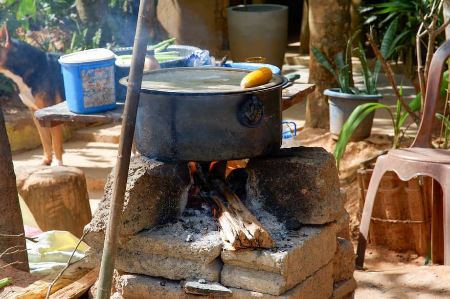 Las ollas comunitarias son una forma de organización colectiva donde se comparten alimentos en momentos de dificultad.