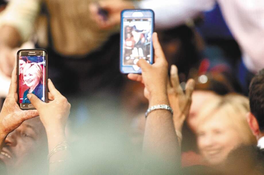 Hillary Clinton ha tenido una posición más conciliadora en el debate por el cifrado de las comunicaciones móviles. / AP