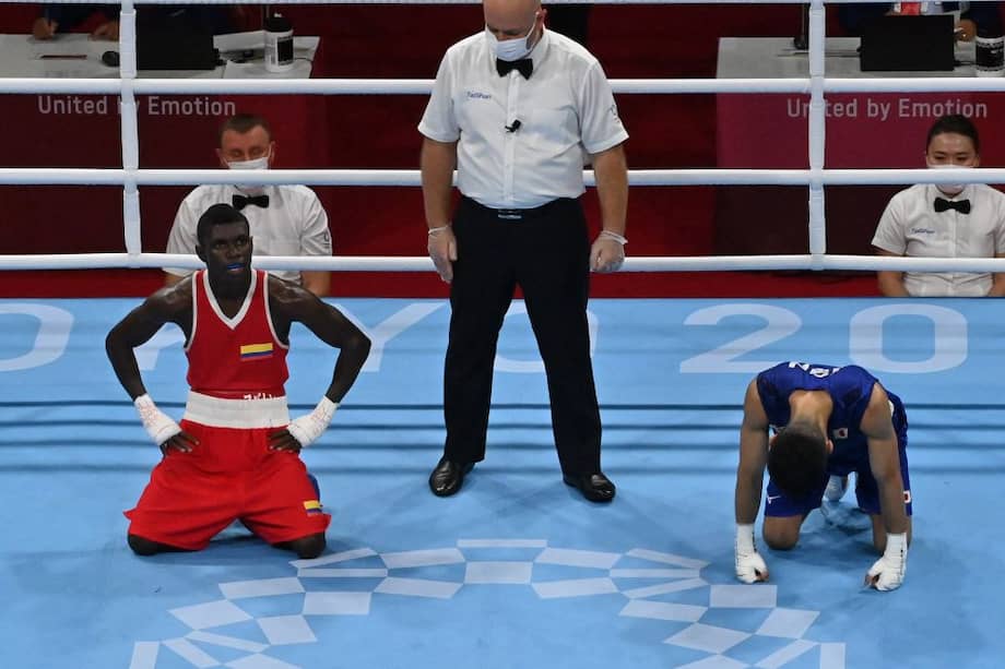 Yuberjen Martínez (izq.), incrédulo tras su derrota en los últimos Juegos Olímpicos.