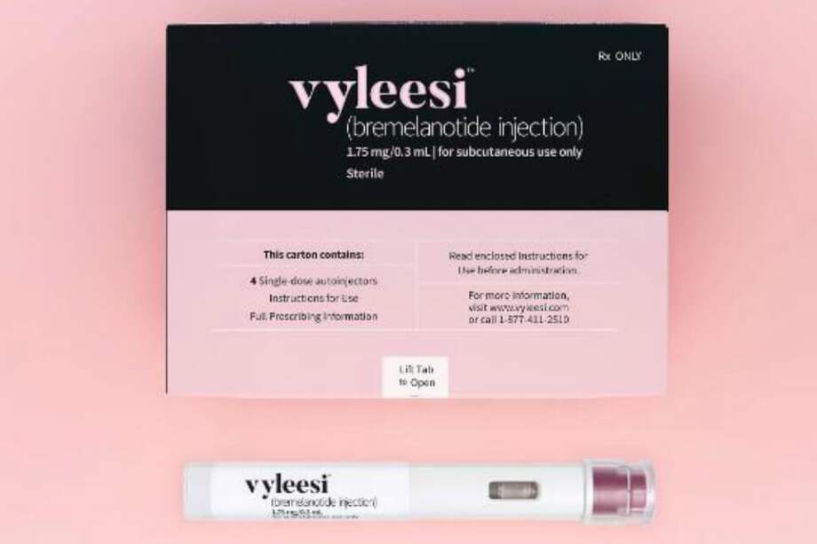 Vyleesi es el tratamiento diseñado para tratar el deseo sexual bajo en mujeres. Lo médicos aseguran que se debe utilizar antes de tener relaciones sexuales, pero la FDA advierte que las mujeres con presión arterial alta o enfermedad cardíaca deben abstenerse de usarlo. / AMAG Productos farmacéuticos