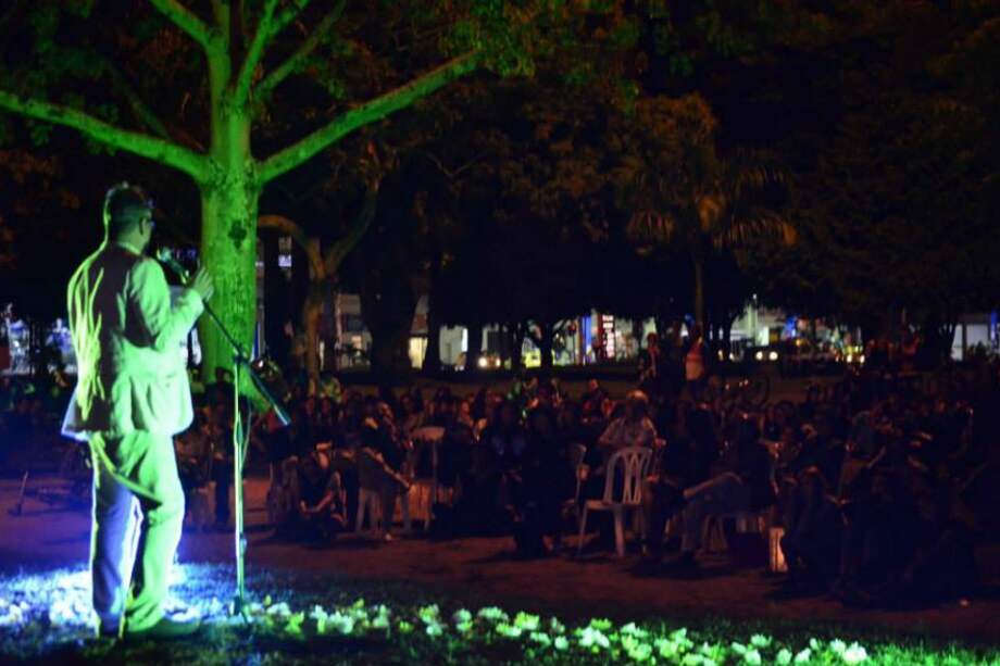 Luna de Locos: diez años celebrando la poesía en Pereira