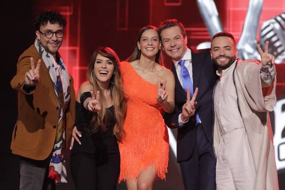 En esta temporada de La Voz Senior, fueron 48 participantes los que ingresaron a la competencia. Cada uno de los entrenadores eligió solo 4 voces para la semifinal.