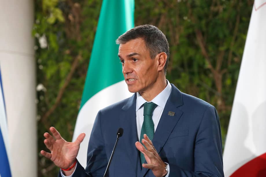 En España hay más de 6.000 símbolos de la época franquista. Pedro Sánchez recibe críticas por una lista que pretende eliminar algunos de estos.