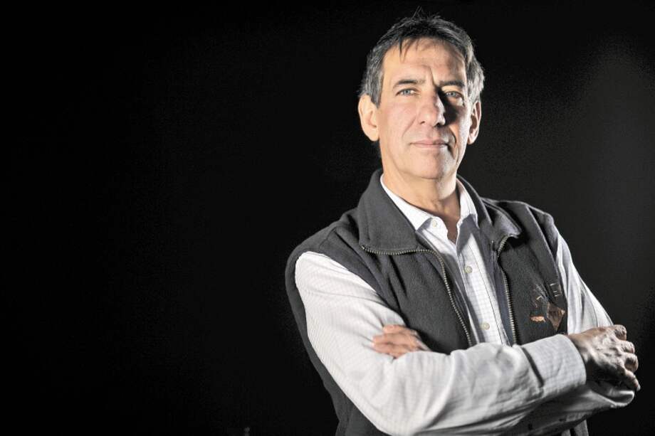 Guillermo González Uribe, autor de “Los niños de la guerra” y “A pesar de la noche”, dos libros que ahondan en la compleja sociedad colombiana. / Óscar Pérez - El Espectador