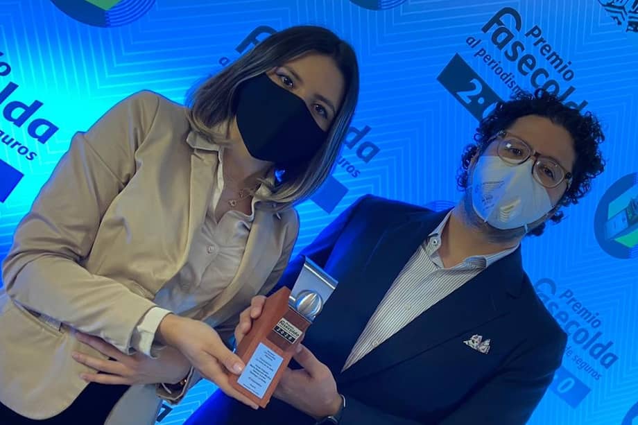 Paula Delgado, periodista de la sección Economía, y Santiago La Rotta, editor de la sección.