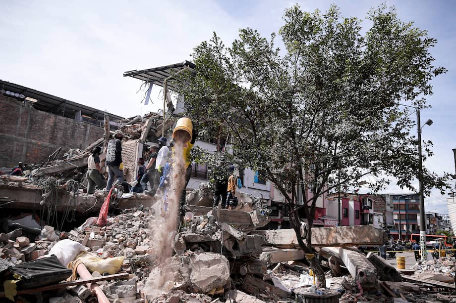 Avanza el tercer día de labores de búsqueda y rescate en Pereira.