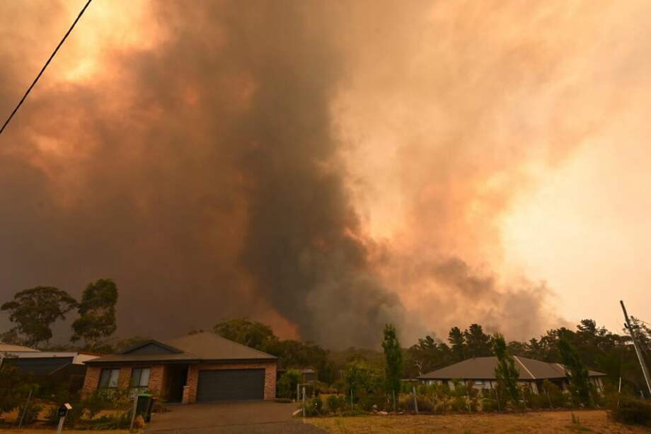 Los incendios han provocado una crisis que esta semana cobró la vida de cuatro personas y tienen a Sídney y sus alrededores en condiciones “catastróficas” y el máximo nivel de alerta. / AFP