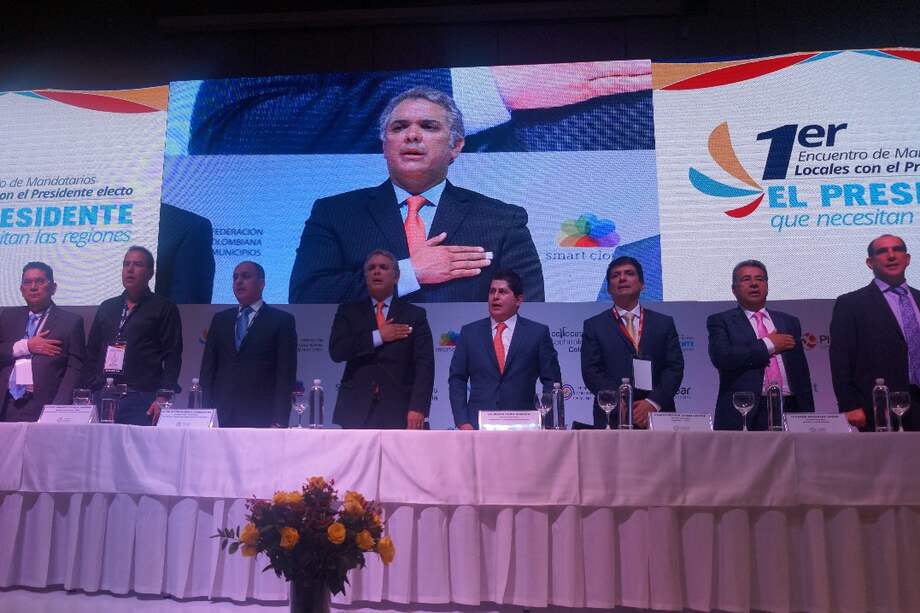 El presidente electo, Iván Duque, en la reunión con los alcaldes del país. / Fedemunicipios