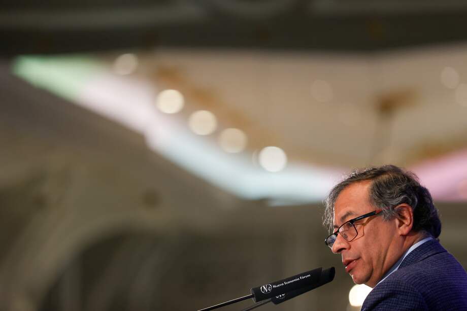 "Asistimos al desencanto de gran parte del electorado con su gestión. Pudo, en su momento, conquistar sectores del centro y medios que se le han retirado, como lo han hecho muchos colombianos que desconocían la versión de Petro gobernante".