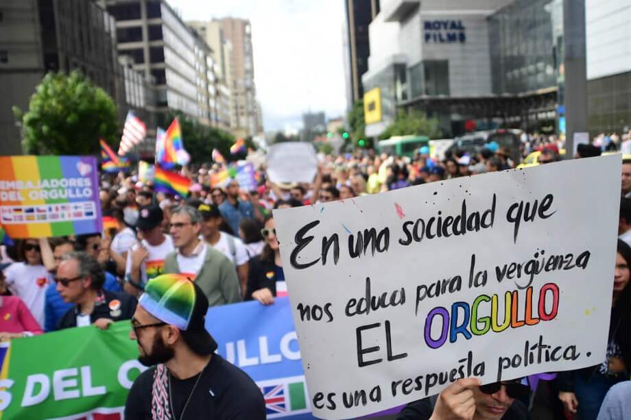 En Medellín, Bogotá (foto) y varias ciudades del país las personas LGBT salieron a homenajear sus 50 años de lucha / Foto: Cristian Garavito, El Espectador