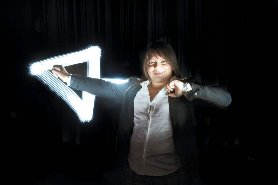 Alejandra Usquiano combina su labor como arquera con sus estudios en el programa de Fisioterapia en la Fundación Universitaria María Cano. / Diego Sierra Gil