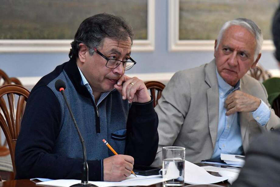 Presidente Gustavo Petro y ministro de Salud, Guillermo Alfonso Jaramillo.