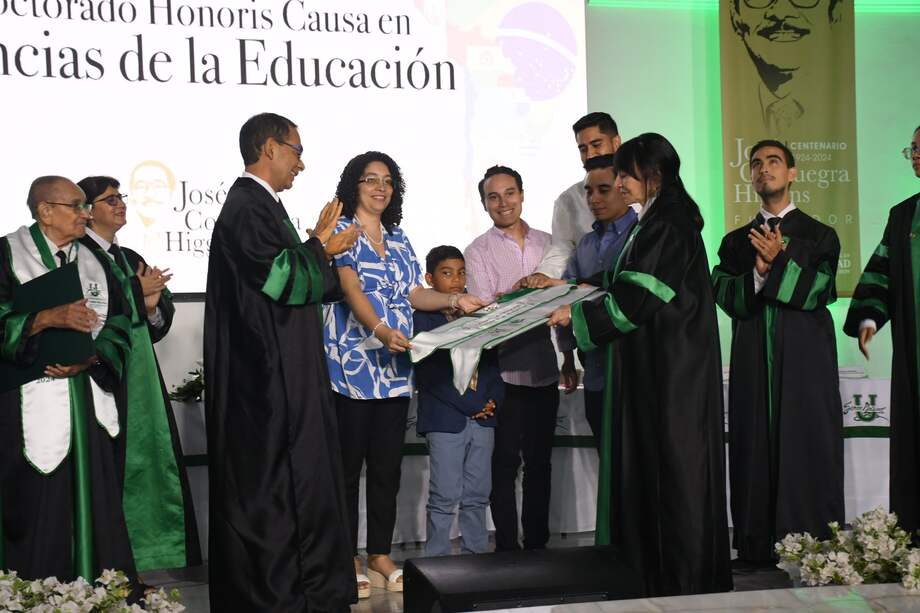 El maestro, como siempre se le reconoció, fue un humanista a carta cabal, luchador por la equidad y justicia social, que tuvo la iniciativa y el liderazgo de fundar la Universidad Simón Bolívar en 1972.