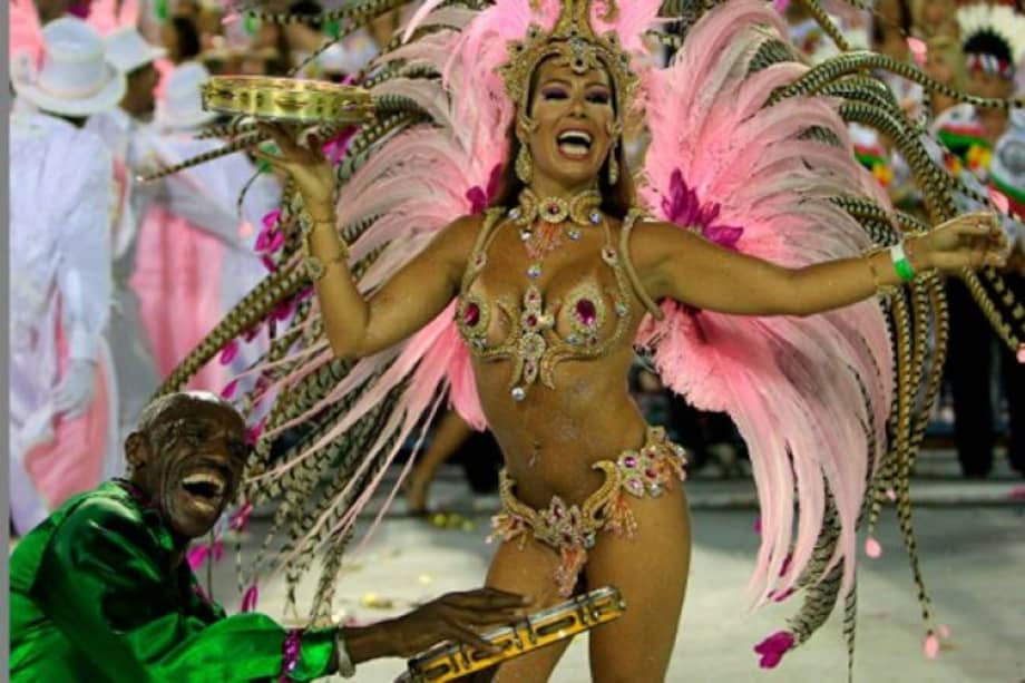 Nada de siliconas, advierte una escuela de samba a sus bailarinas