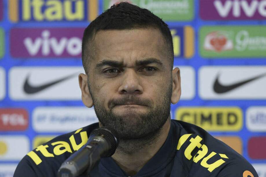 Alves es el referente del equipo local tras la ausencia de Neymar por lesión. / AFP