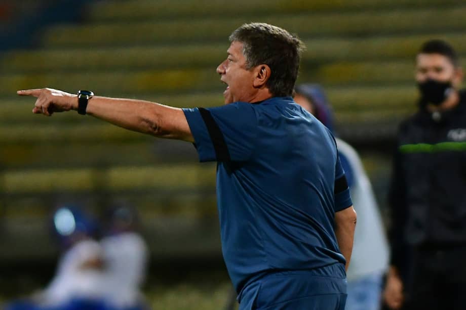 El DT del DIM durante el encuentro con el cuadro tiburón.