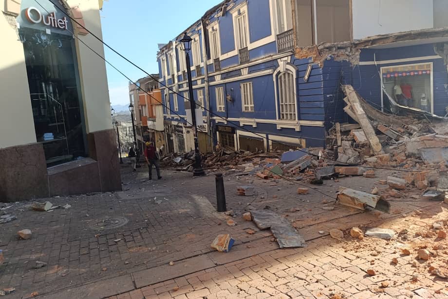 El sismo que se registró esta mañana causó graves afectaciones en el centro de Manizales.