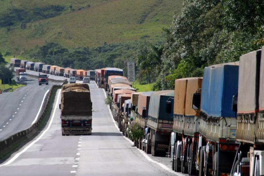 Brasil carece de grandes autopistas y eso frena el crecimiento económico. / Bloomberg News