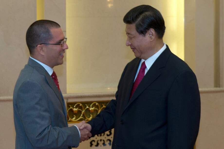 El vicepresidente venezolano Jorge Arreaza, junto al mandatario chino Xi Jinping./ AFP