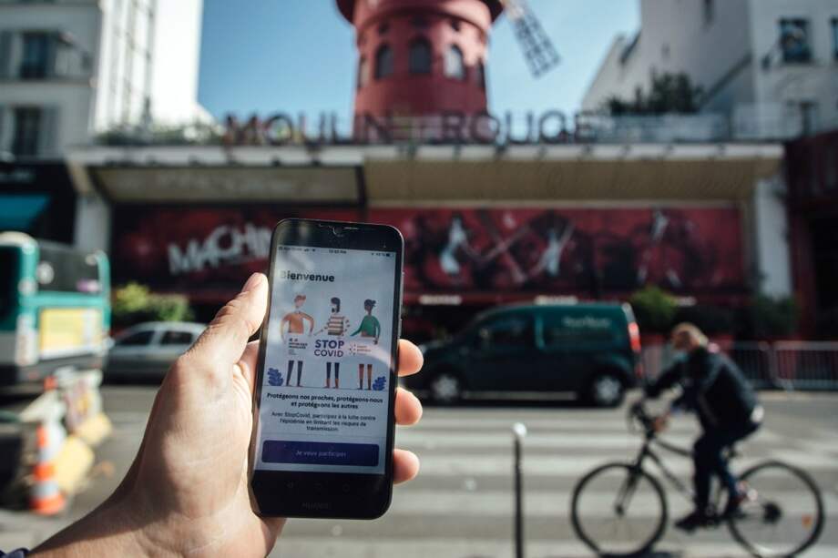 AI es también crítica con la app francesa, a la que acusa de falta de transparencia en cuanto al almacenamiento de datos.