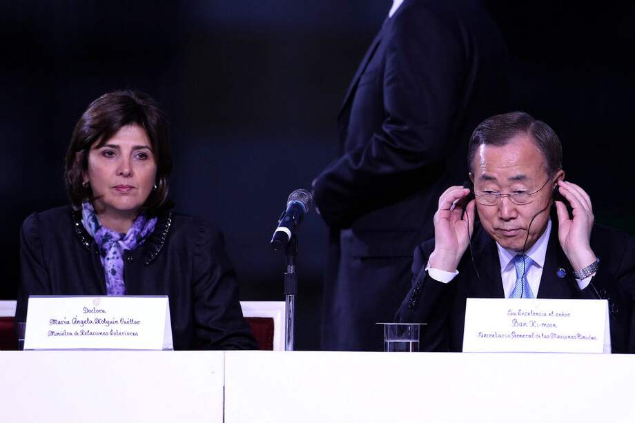 La canciller colombiana, María Ángela Holguín, junto al secretario general de Naciones Unidas, Ban Ki-Moon. EFE