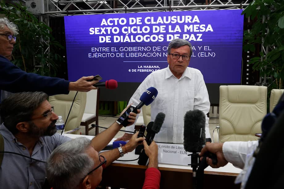 Pablo Beltrán, jefe negociador del Ejército de Liberación Nacional (ELN), tras una sesión del sexto ciclo de negociaciones con el ELN en La Habana (Cuba). EFE/ Ernesto Mastrascusa
