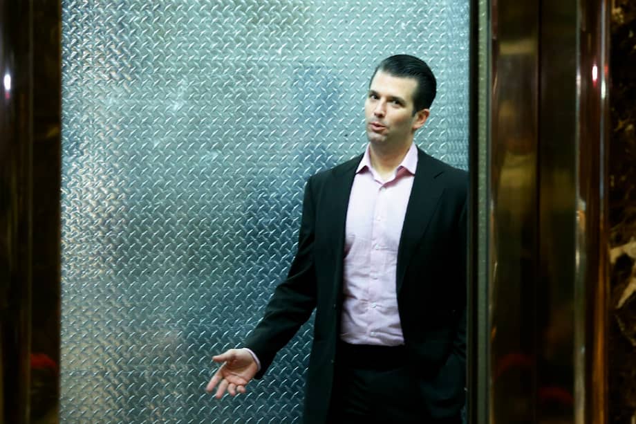 Trump Jr., hijo del presidente Donald Trump, publicó en su cuenta de Twitter la cadena de mensajes. / AFP