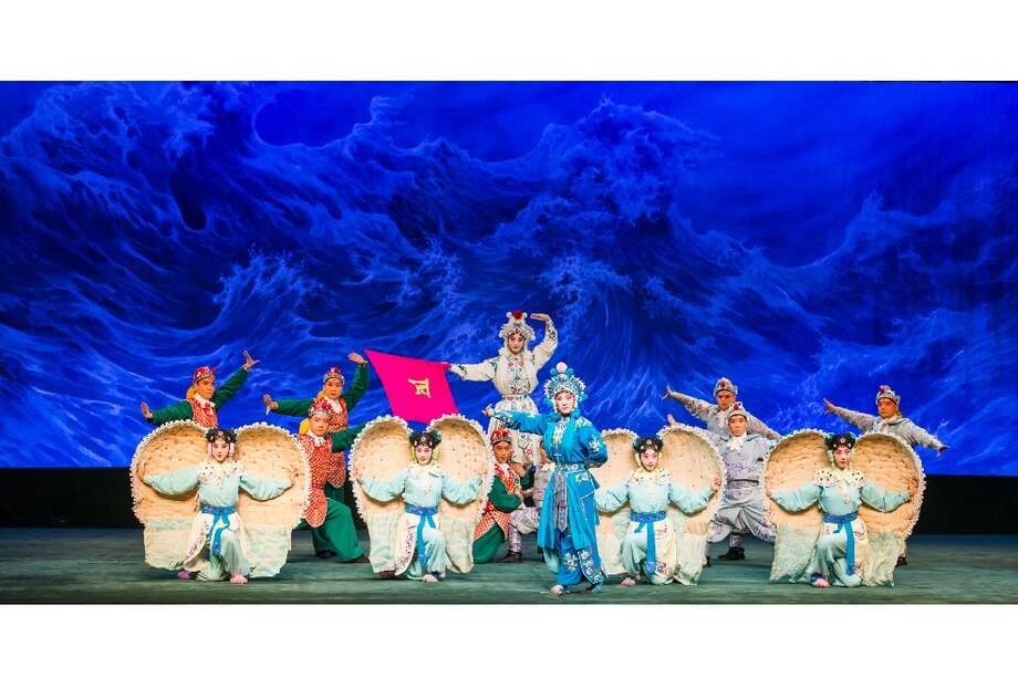 Basada en una célebre leyenda china, esta producción tiene como protagonista a Bai Suzhen, la ‘Dama Blanca’, un espíritu de serpiente que lleva miles de años viviendo en la montaña Emei, hasta que conoce al joven Xu Xian.