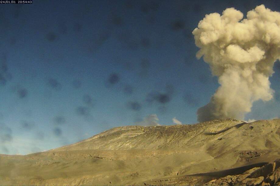 Monitoreo del volcán nevado del Ruiz este miércoles 3 de enero.