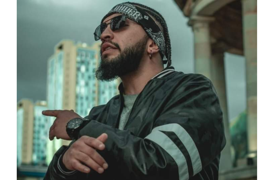 Dylan B. Lion era integrante del grupo de hip hop Masai Ban Go, activista y gestor cultural.