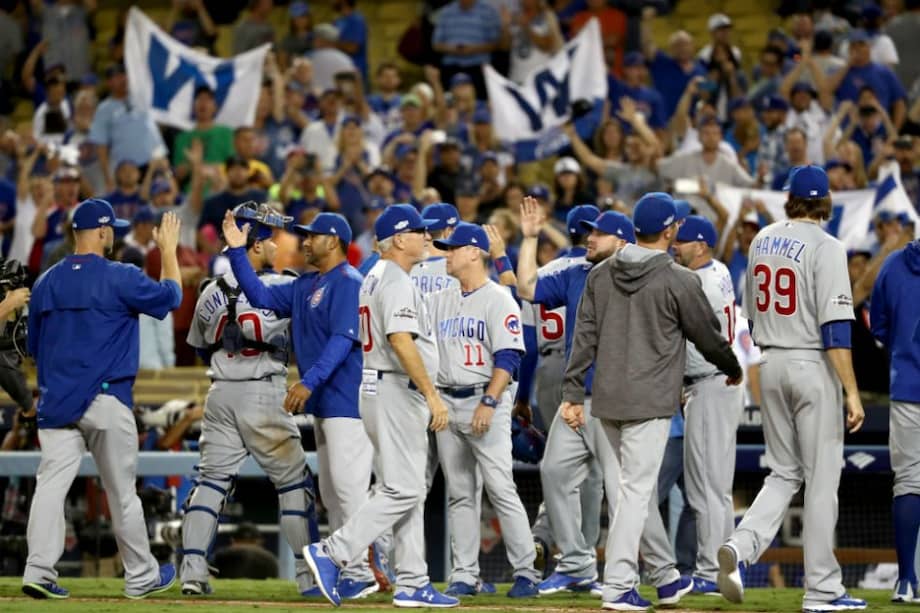 Los jugadores de los Cubs celebran la victoria 8-4 sobre Los Dodgers. Foto: AFP