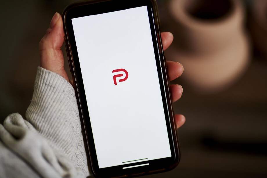 Parler es criticada por ser una red social de la extrema derecha de Estados Unidos.