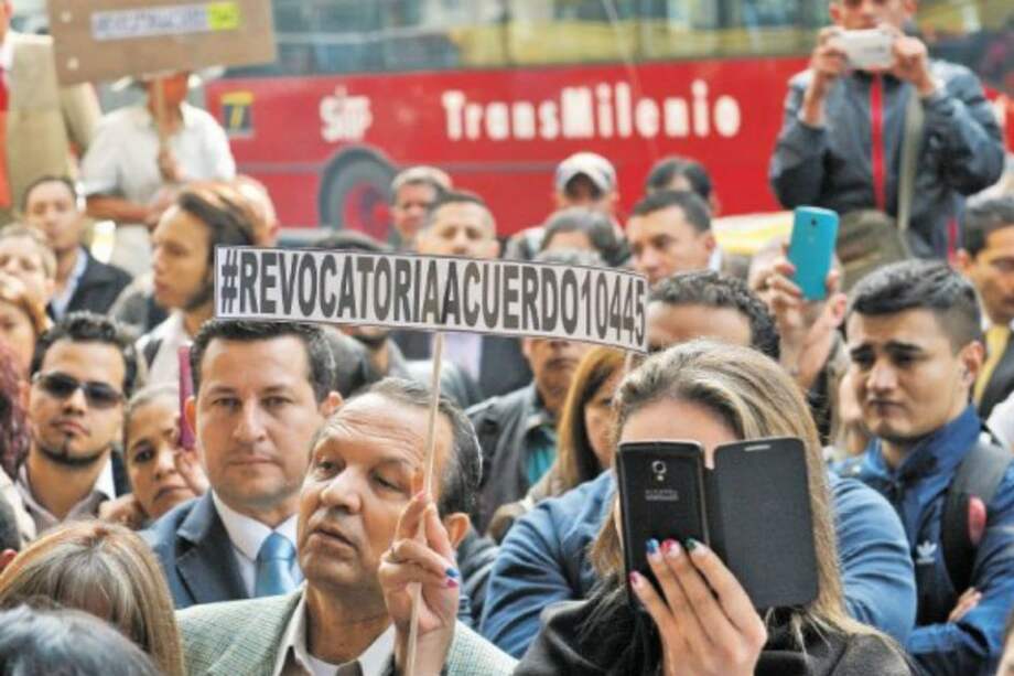 Quienes se fueron a paro se quejaban del traslado de algunos funcionarios y funciones. / Luis Angel - El Espectador