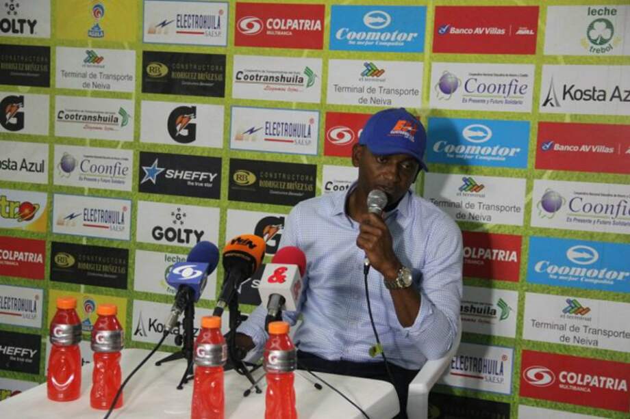 Oswaldo “la sombra” Durán había reemplazado a José Fernando Santa en el cargo de director técnico del elenco huilense. / @AtleticoHuilaof