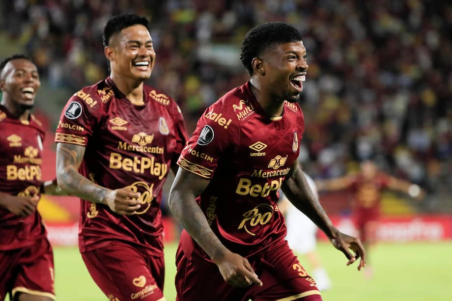 Deportes Tolima goleó 3-0 a Nacional de Uruguay en Ibagué, quedó como líder del grupo B de la Copa Libertadores.