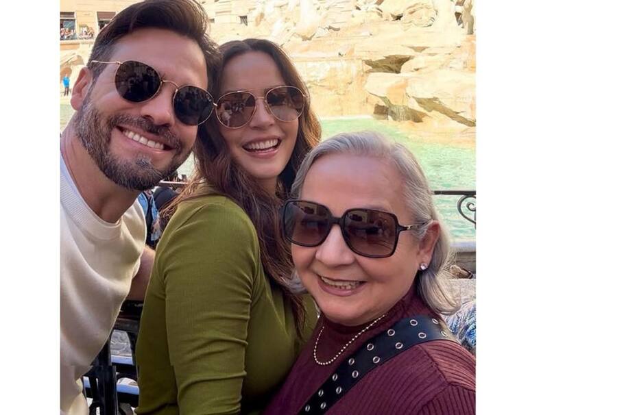 Carmen Villalobos de viaje con su novio y su mamá. Se encontraron con el Papa