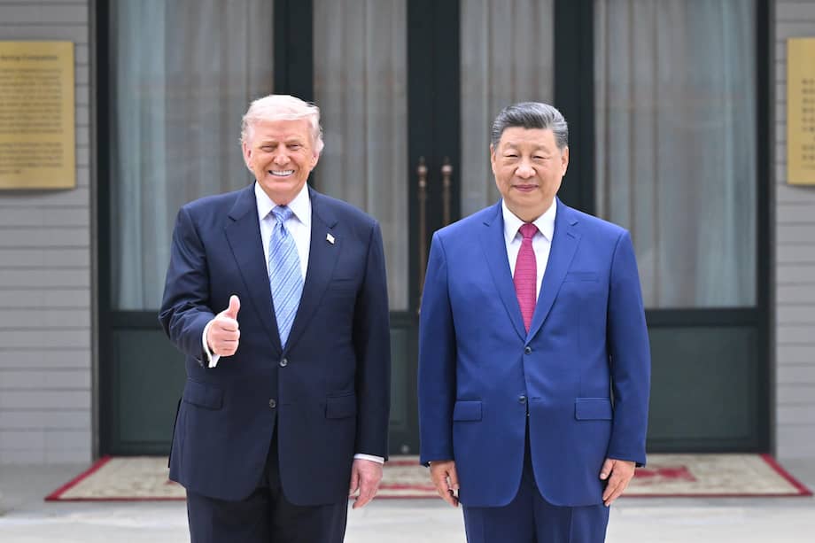 PEKÍN, 15/05/2026.- El presidente de los Estados Unidos, Donald J. Trump (i), junto al presidente chino, Xi Jinping (d), en Zhongnanhai, Pekín. China y Estados Unidos cerraron este viernes la visita de Donald Trump a Pekín con una fórmula política de estabilidad para los próximos años, promesas de cooperación comercial y varios interrogantes aún sin despejar sobre los compromisos concretos alcanzados.