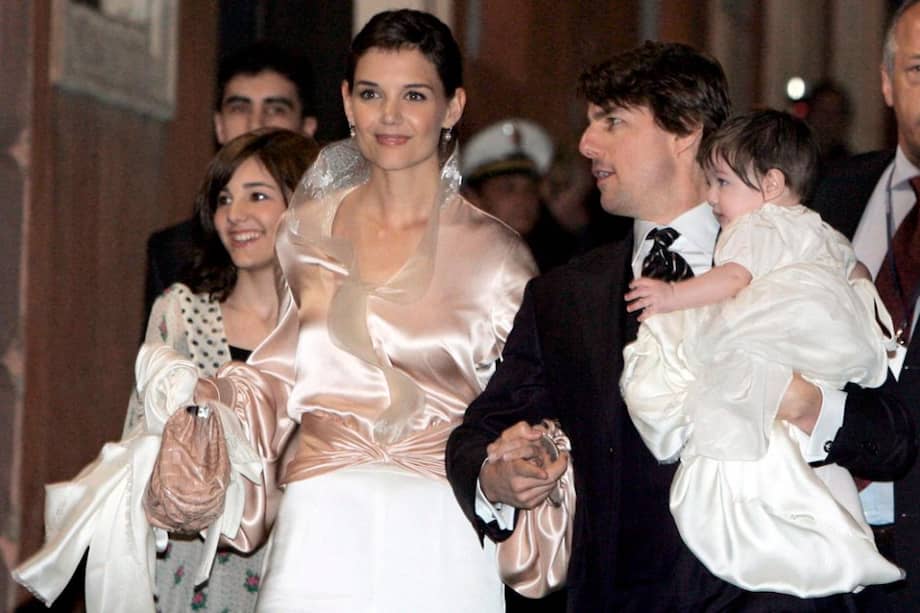 Katie Holmes y Tom Cruise con Suri el día que se casaron, noviembre de 2006. / Efe