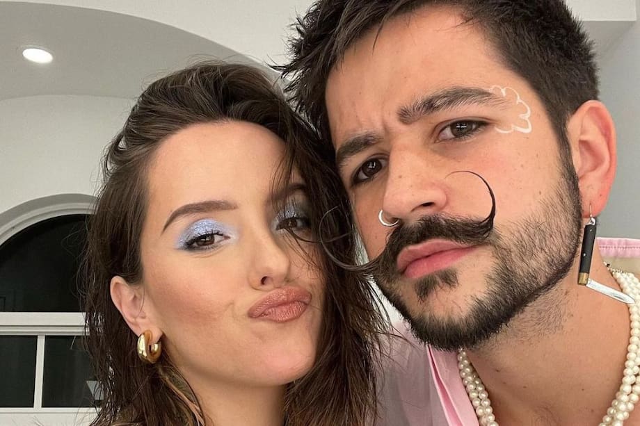 Camilo apoda a su esposa Evaluna como ‘La pulga’, precisamente por su baja estatura.