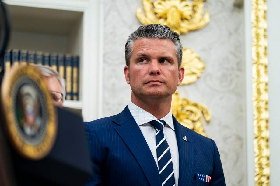 Pete Hegseth, secretario de Defensa de Estados Unidos, rechazó la postura del Gobierno venezolano acerca de que el video que muestra el ataque, borroso y de baja resolución, fue hecho con inteligencia artificial. “Puedo asegurarles que definitivamente” no es así: “Lo vi en vivo”.