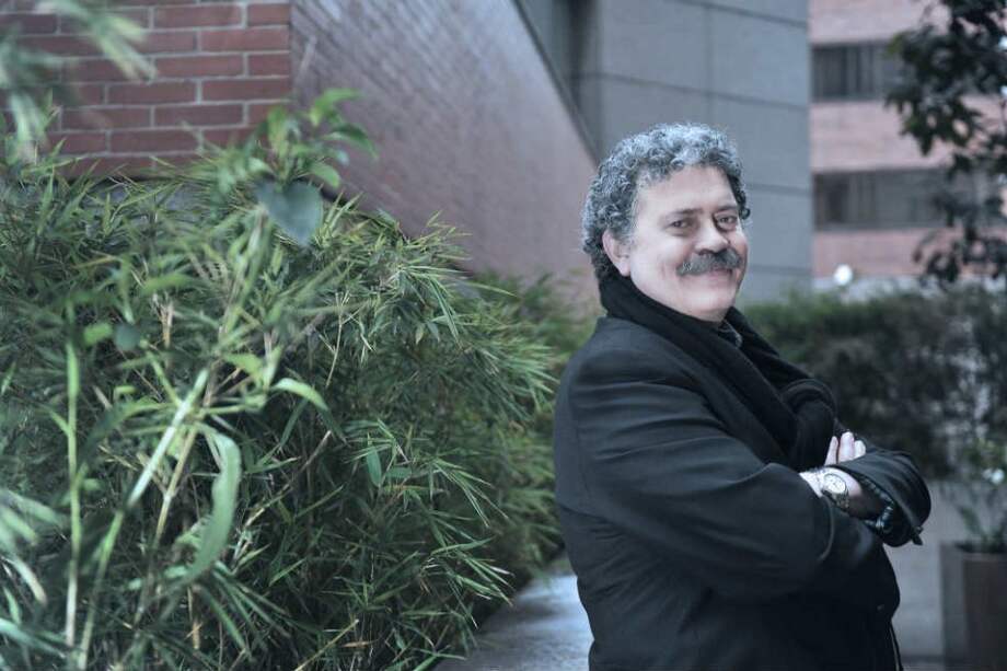 Walter Riso confiesa tener un pequeño apego a sus libros y a los amigos.