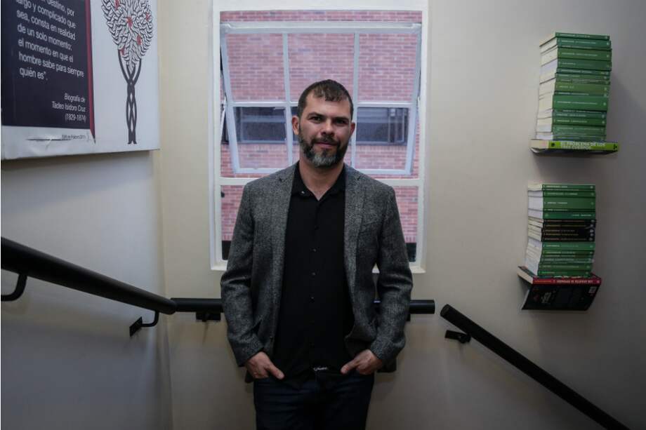 Andrés Burgos nació en Medellín. Es escritor y cineasta. Su debut como director lo hizo con la película “Sofía y el terco”. / Diego Pineda