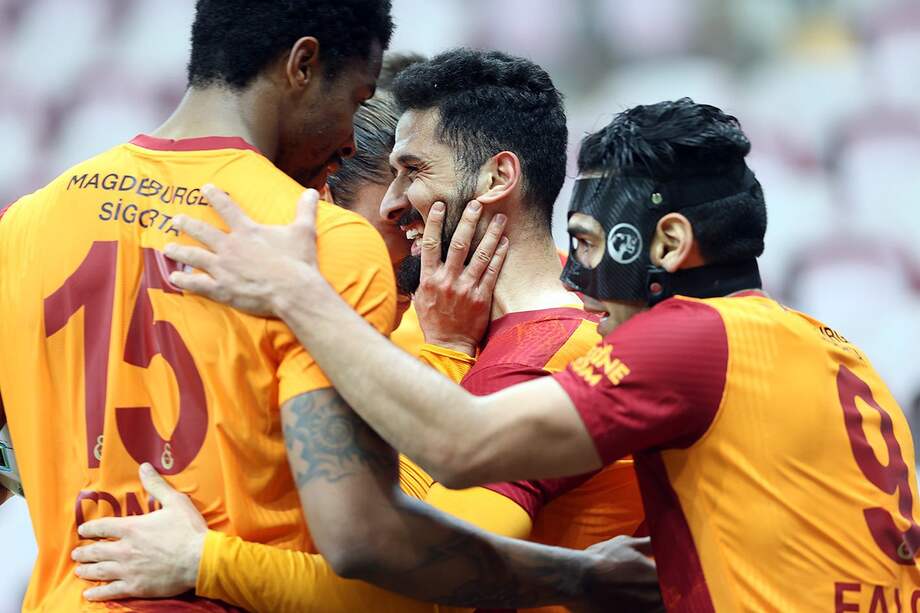 Falcao (der.) es el máximo goleador en la historia de la selección de Colombia.